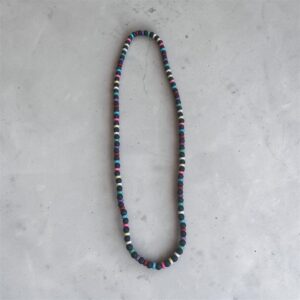 Collar largo de lava y haulita