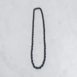 Collar de lava y hematite largo